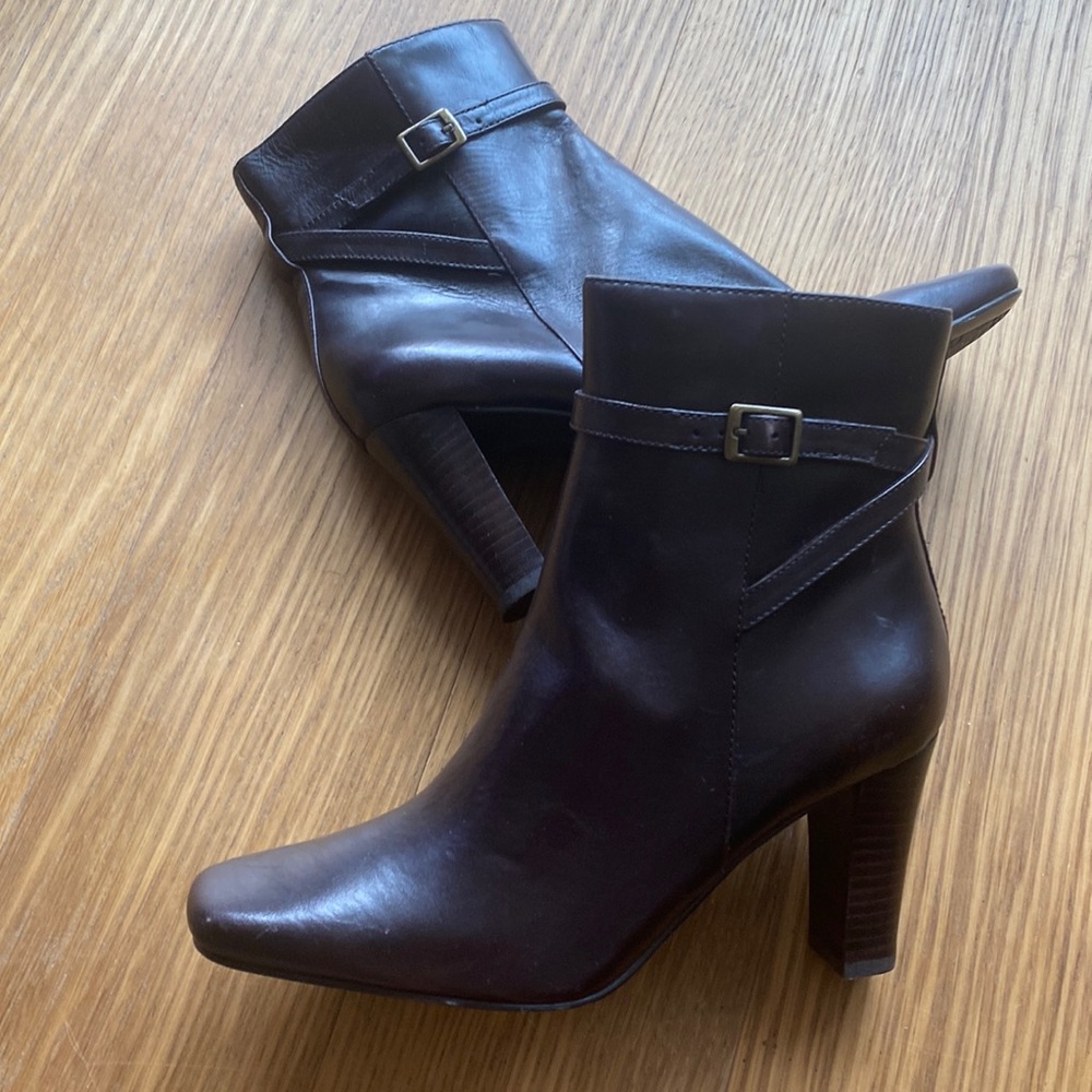 New Bandolino women heeled leather brown zipper boots size 6